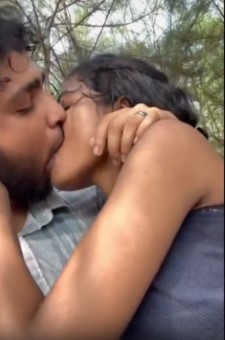 Mallu XXX Lovers Outdoor Sex MMS Leaked Mydesi net 